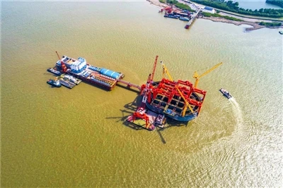 Helfen Sie beim Bau der Changtai-Jangtse-Brücke