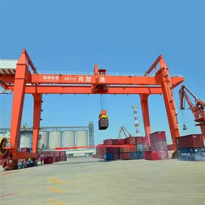 Schienenbehälter -Gantry -Kran
